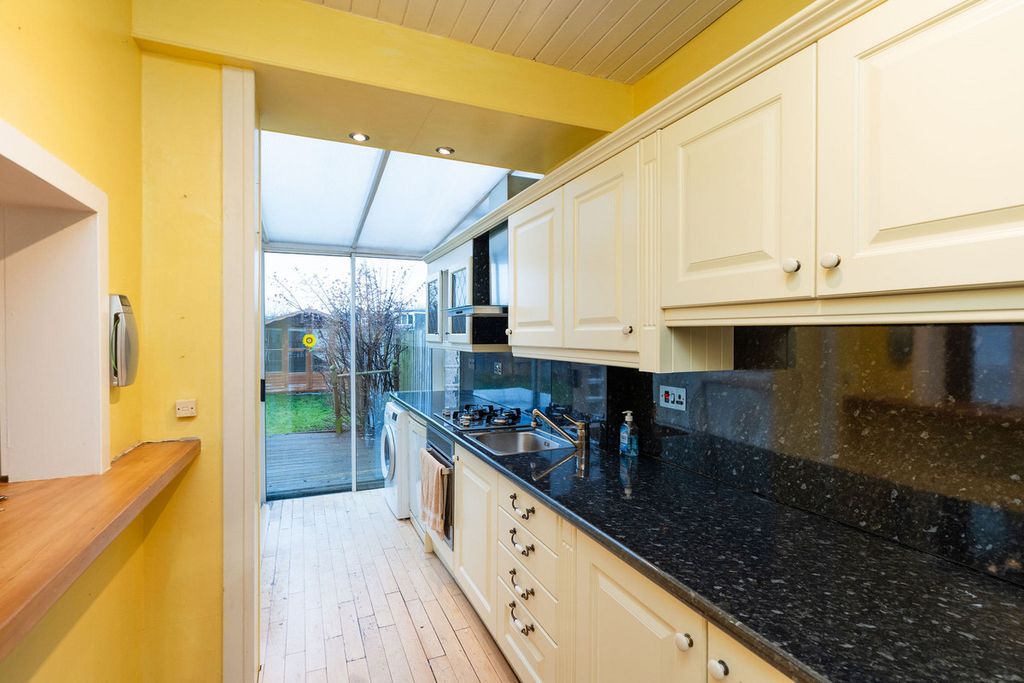 Property photo 3 of 41