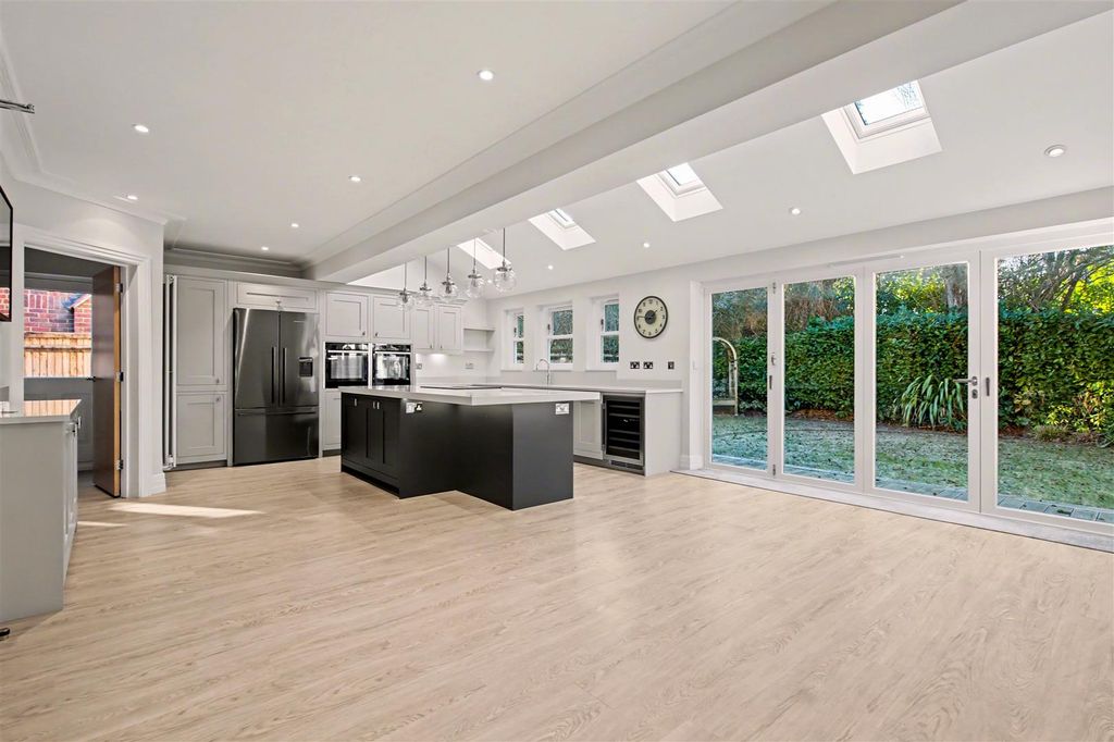 Property photo 2 of 25 Kitchen