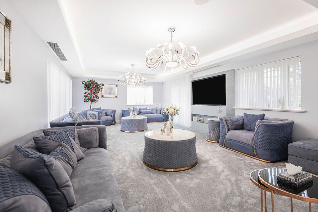 Property photo 1 of 35