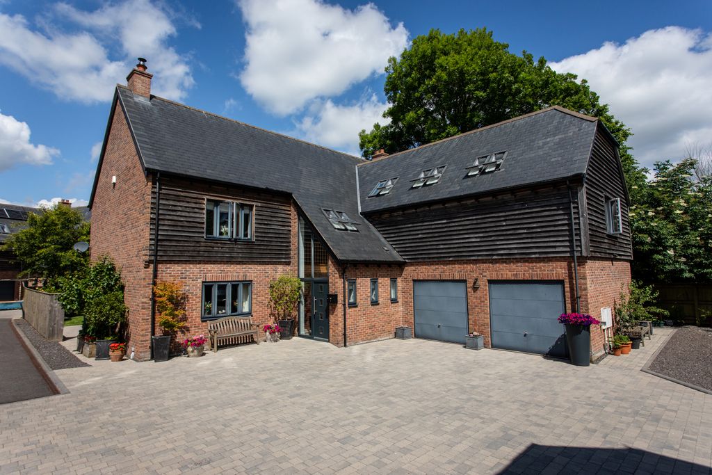 Property photo 1 of 39 7 The Halve 036