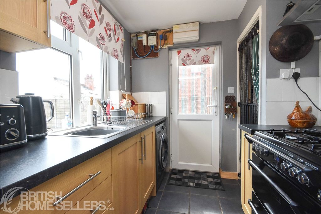 Property photo 2 of 27 Picture No. 13