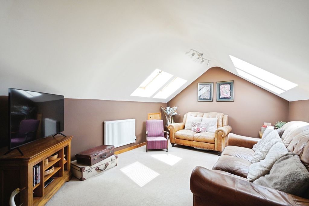 Property photo 2 of 18 Photo