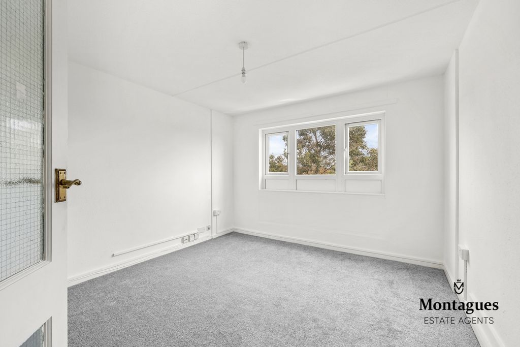 Property photo 3 of 18 Photo 7