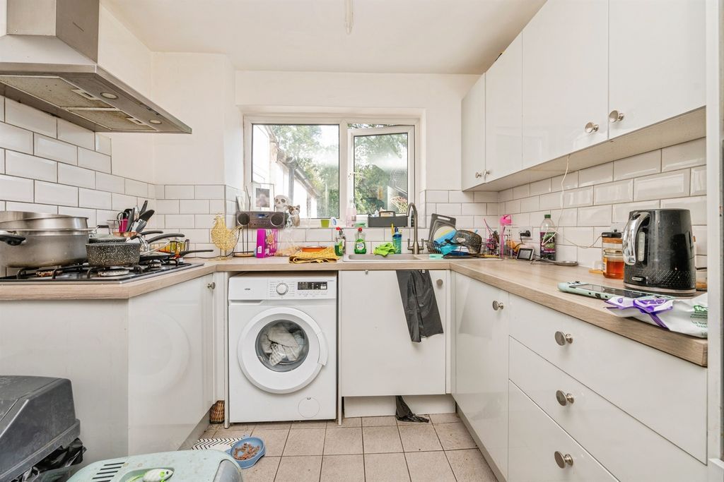 Property photo 3 of 20