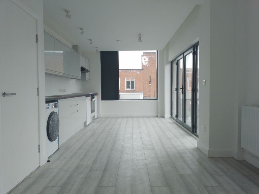 Property photo 1 of 8 1 Bed Apartment In Denmark Hill