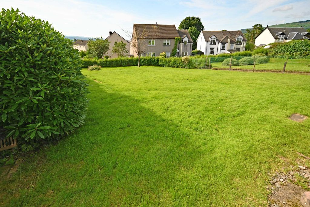 Property photo 2 of 16 5237172