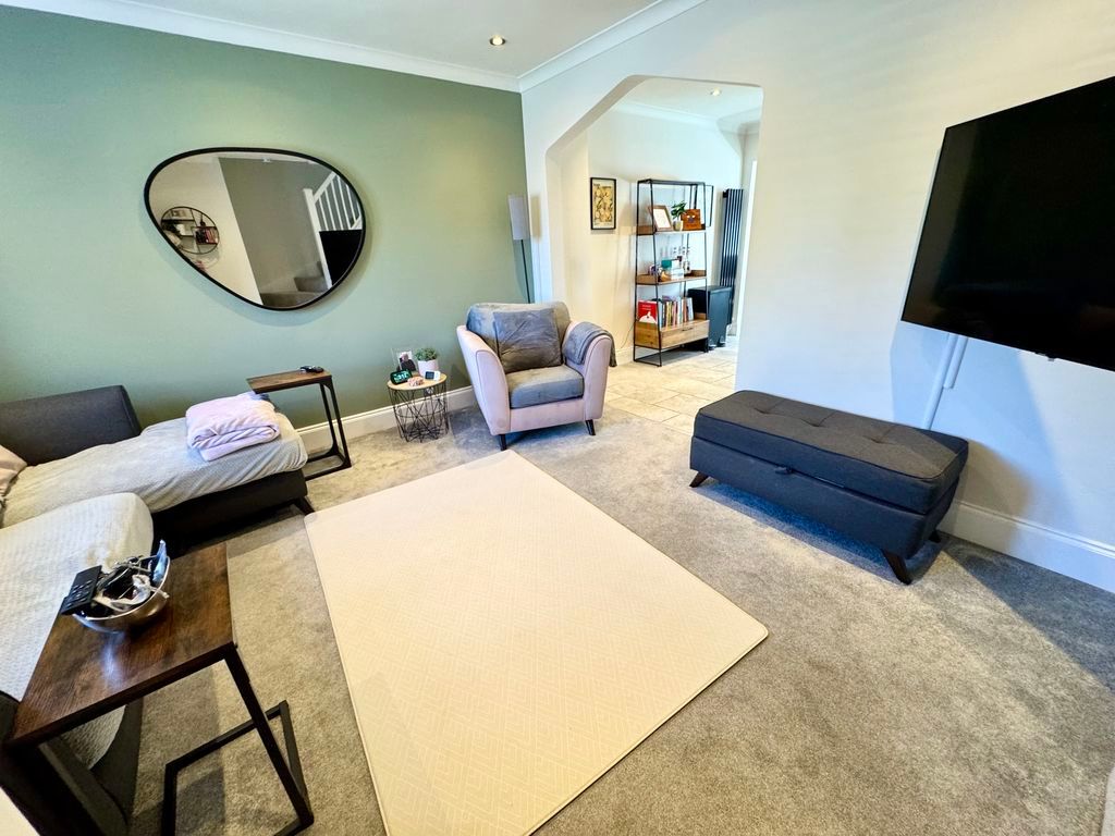 Property photo 2 of 30 Lounge