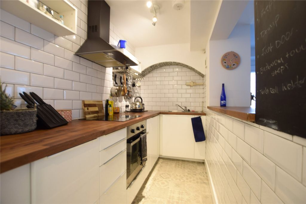 Property photo 3 of 7 Kitchen