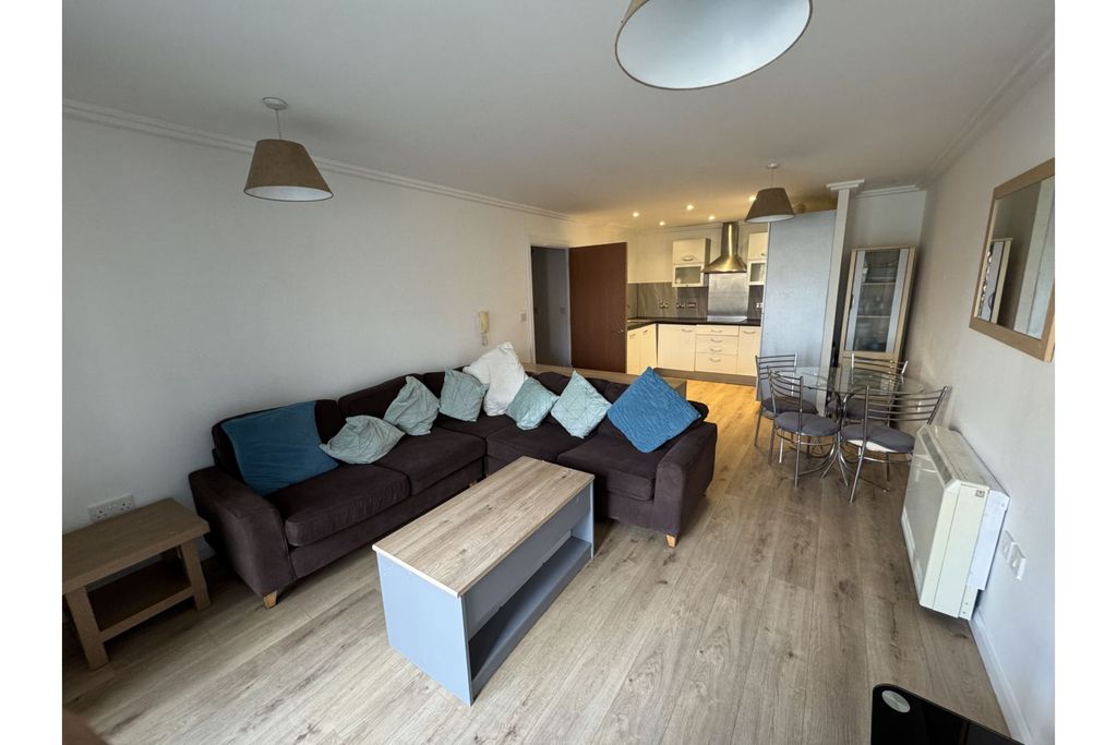 Property photo 2 of 8