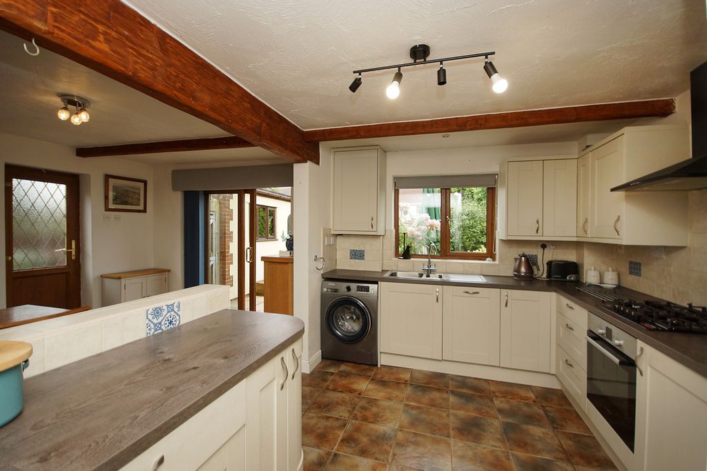 Property photo 2 of 20