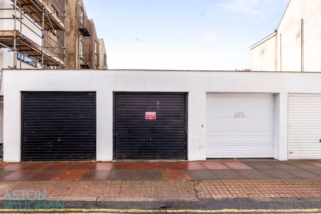 Property photo 1 of 5 5895750