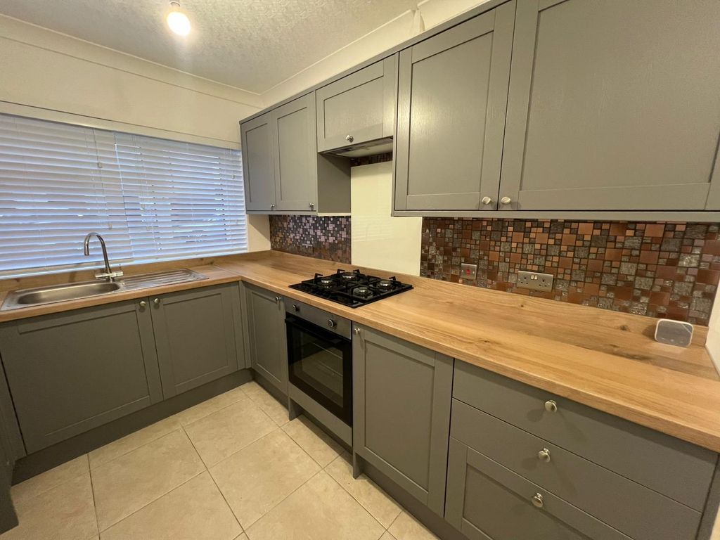 Property photo 2 of 18 Kitchen