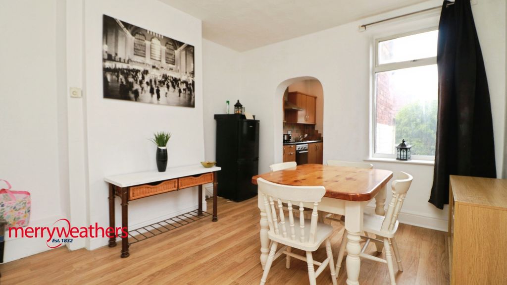 Property photo 2 of 10 Dining Room