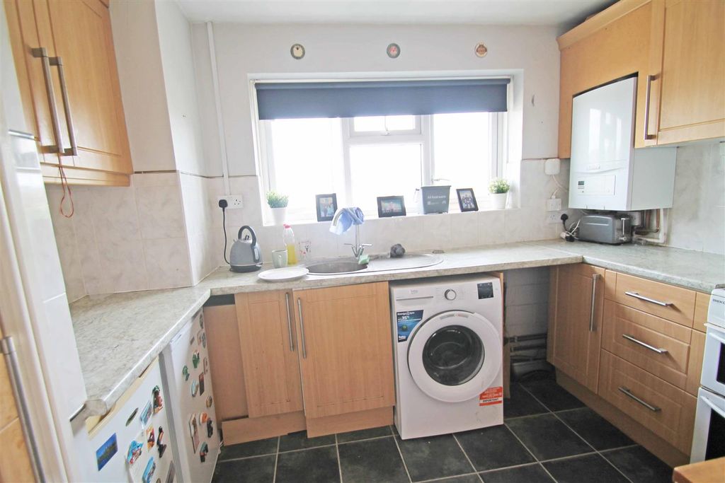 Property photo 3 of 8 Kitchen
