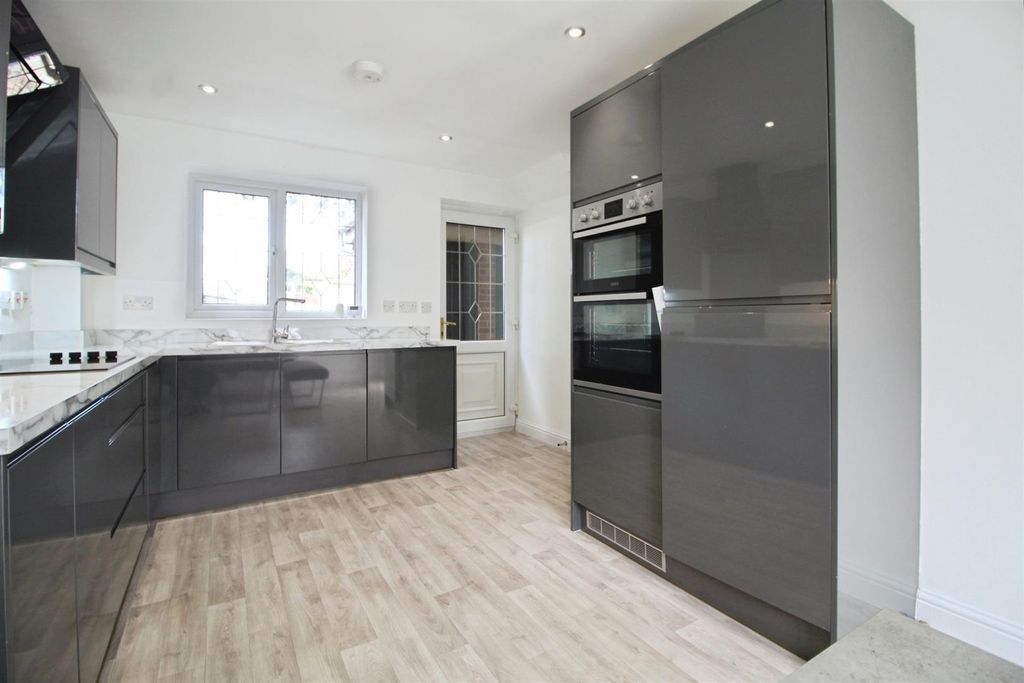 Property photo 3 of 13 Kitchen