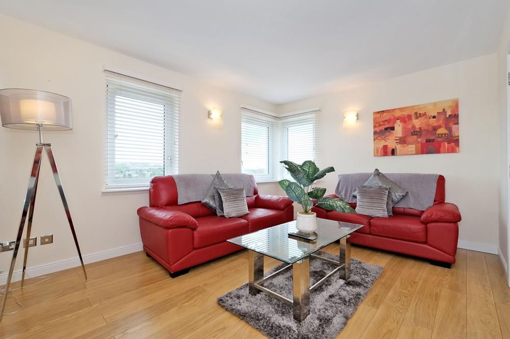 Property photo 2 of 9 Lounge