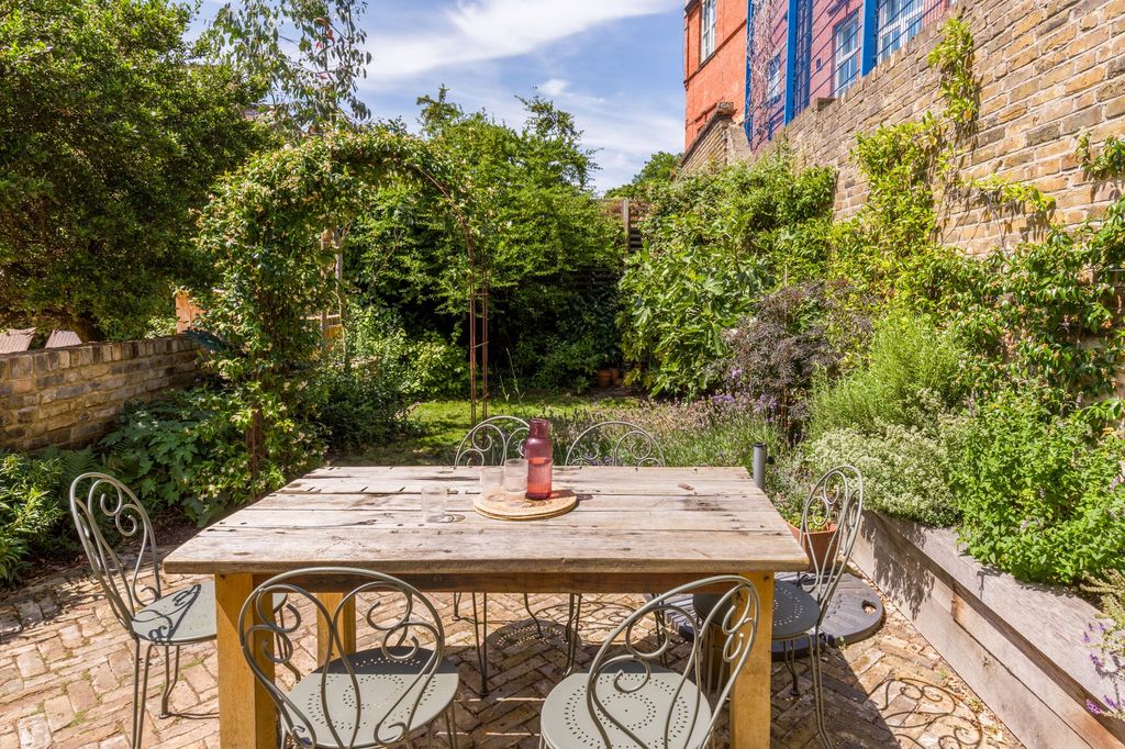 Property photo 2 of 41