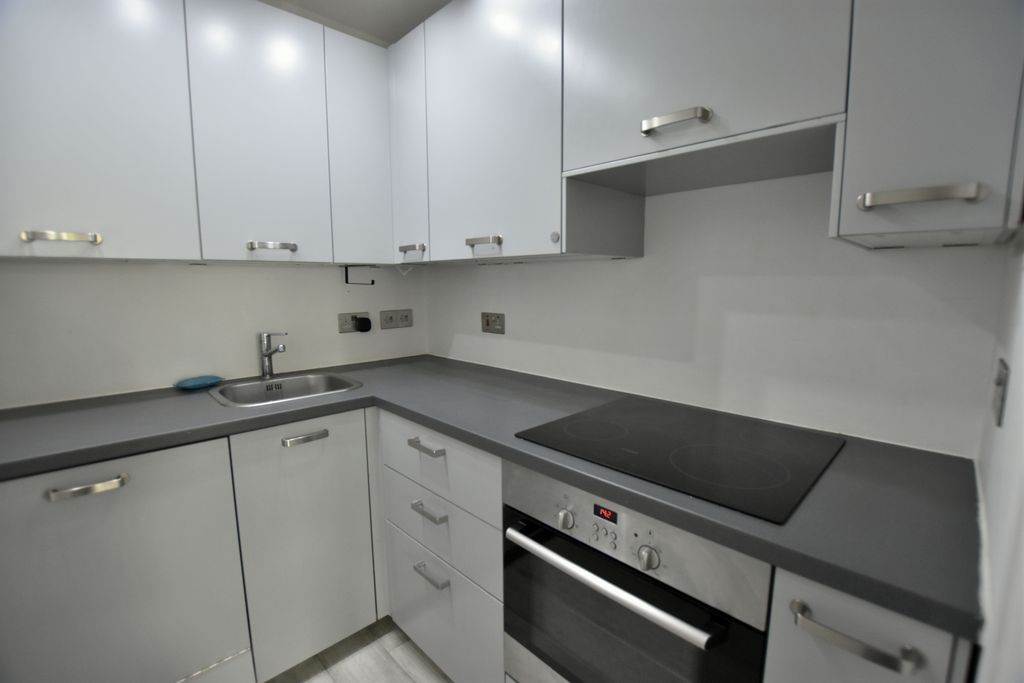 Property photo 2 of 7 Kitchen