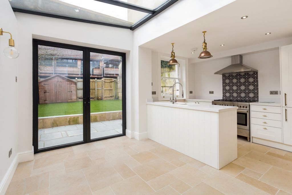 Property photo 2 of 18 23 Lambridge Plac...
