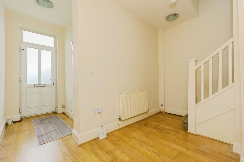 Property photo 2 of 17 Entrance Hall
