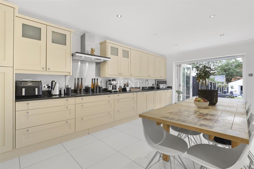 Property photo 3 of 45