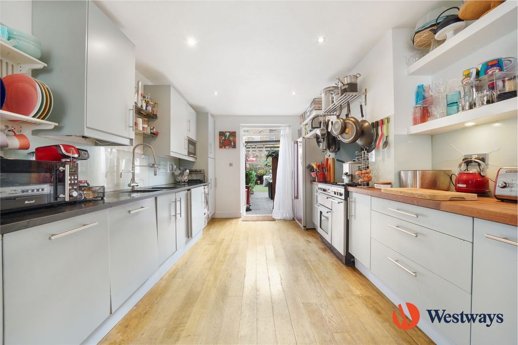 Property photo 2 of 14 Kitchen