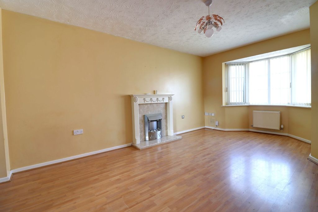 Property photo 3 of 14 Living Room