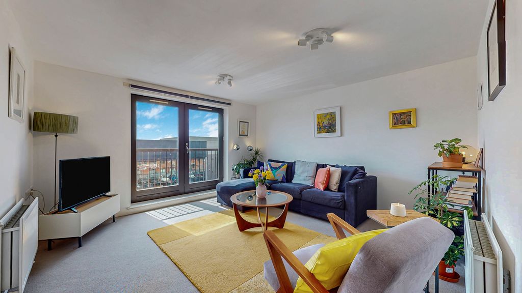 Property photo 2 of 21 16-Print-4 Harmsworth Street Flat 3.4_18