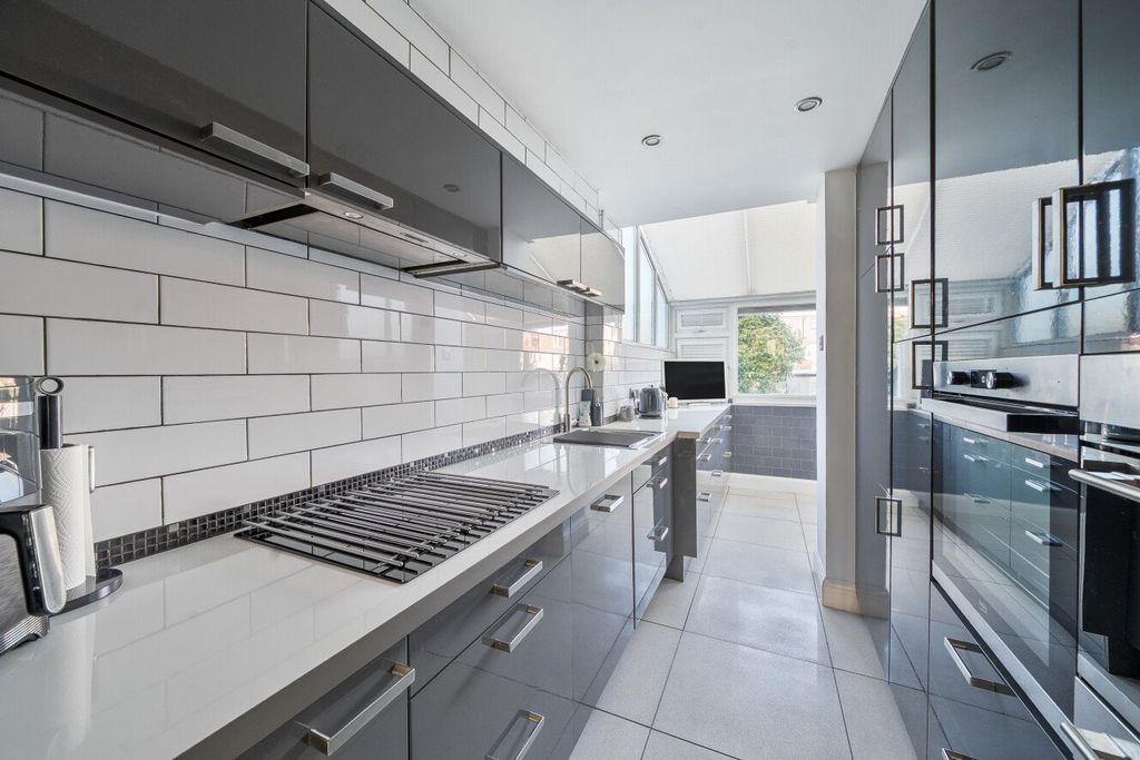 Property photo 3 of 13 Picture No. 10