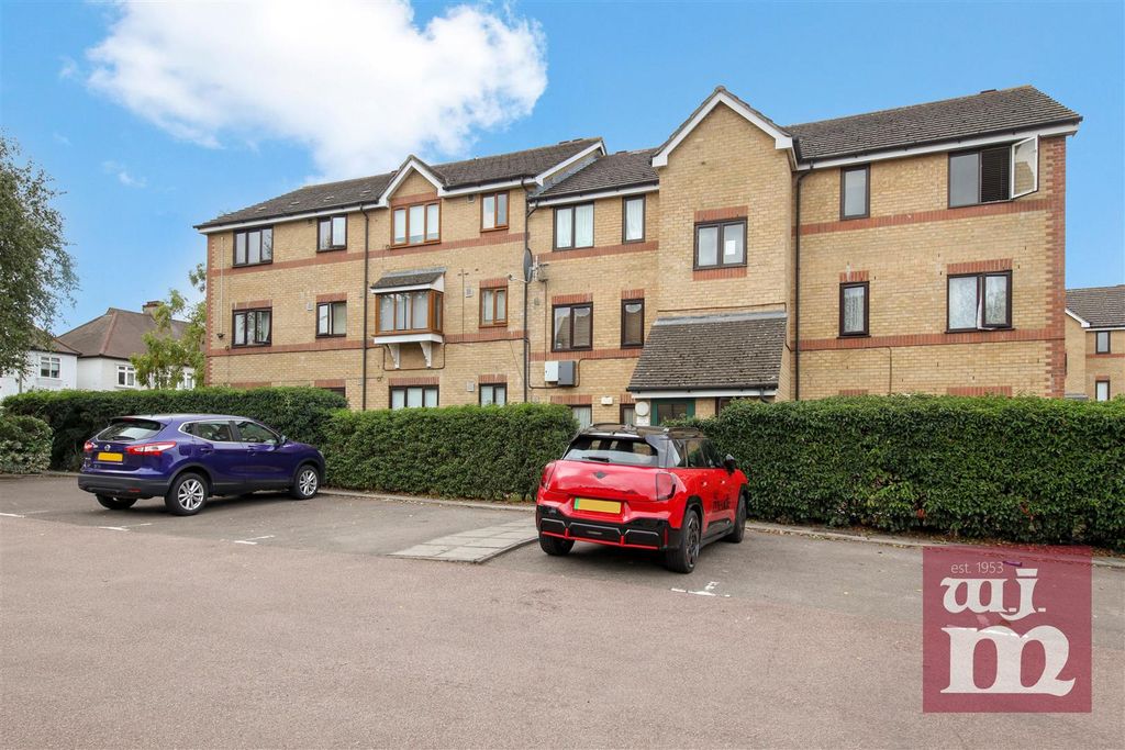Property photo 1 of 10 Draycott Close