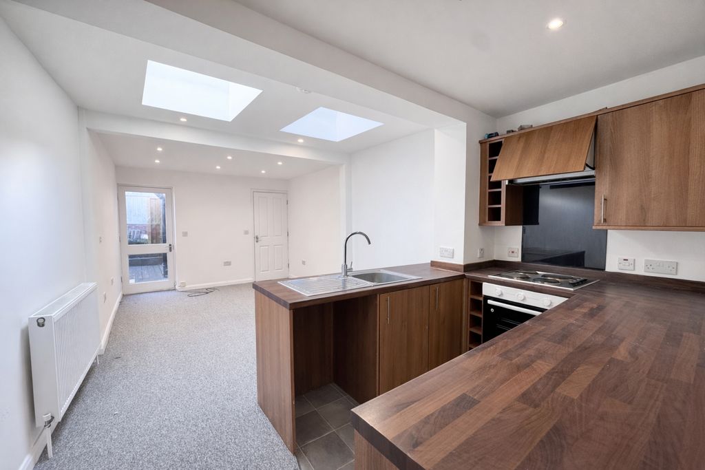 Property photo 2 of 8 Picture 2