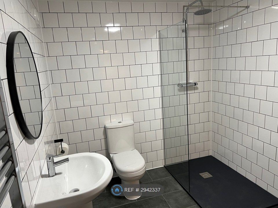 Property photo 3 of 9 Bathroom 1