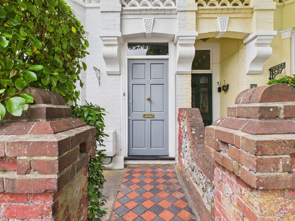 Property photo 2 of 21