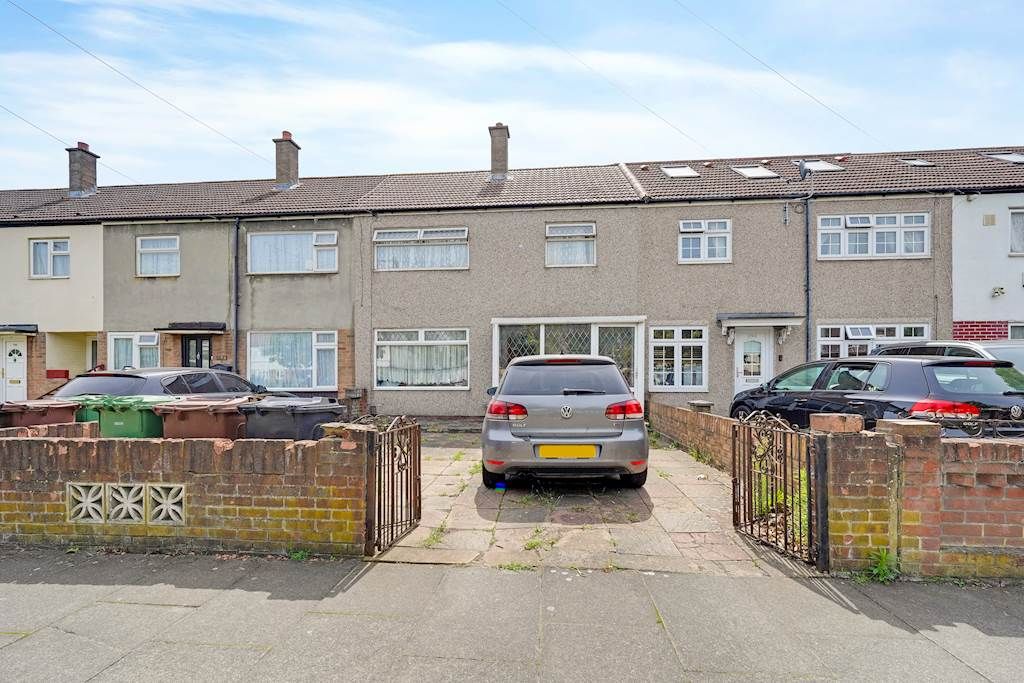 Property photo 1 of 15 3 Bed Terraced House For Sale Bastable Avenue, Barking Ig11