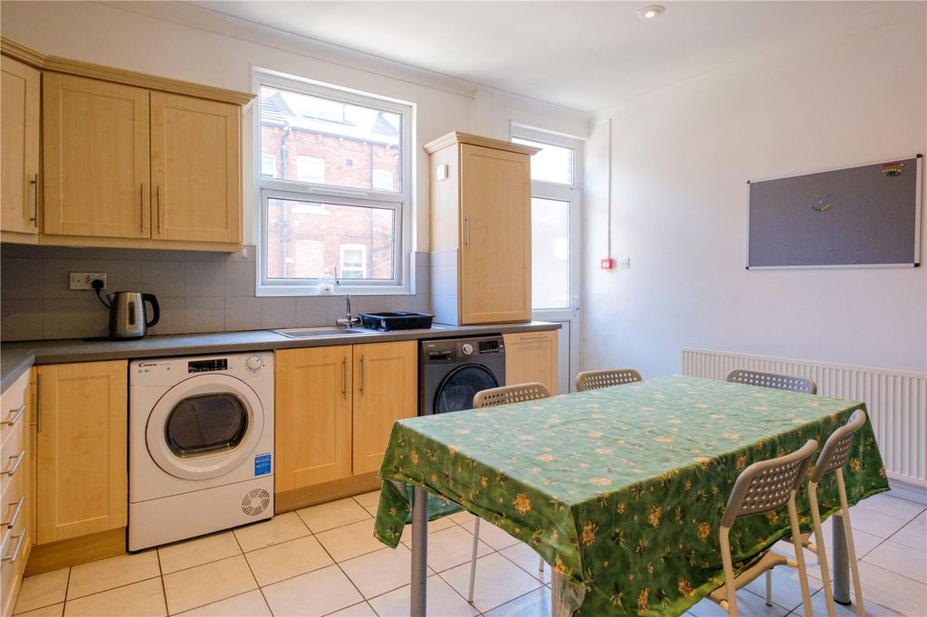 Property photo 2 of 18 Picture No. 25