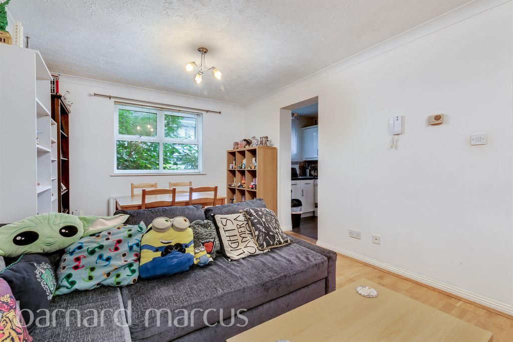 Property photo 3 of 8