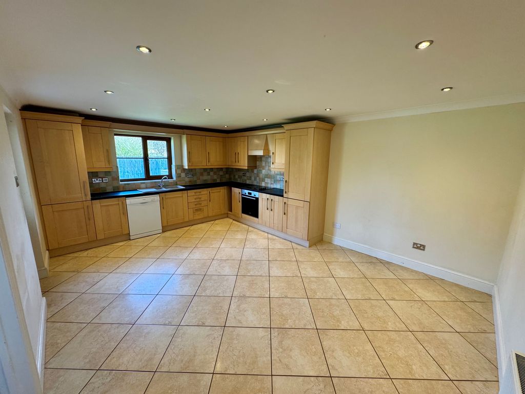 Property photo 2 of 15 Image