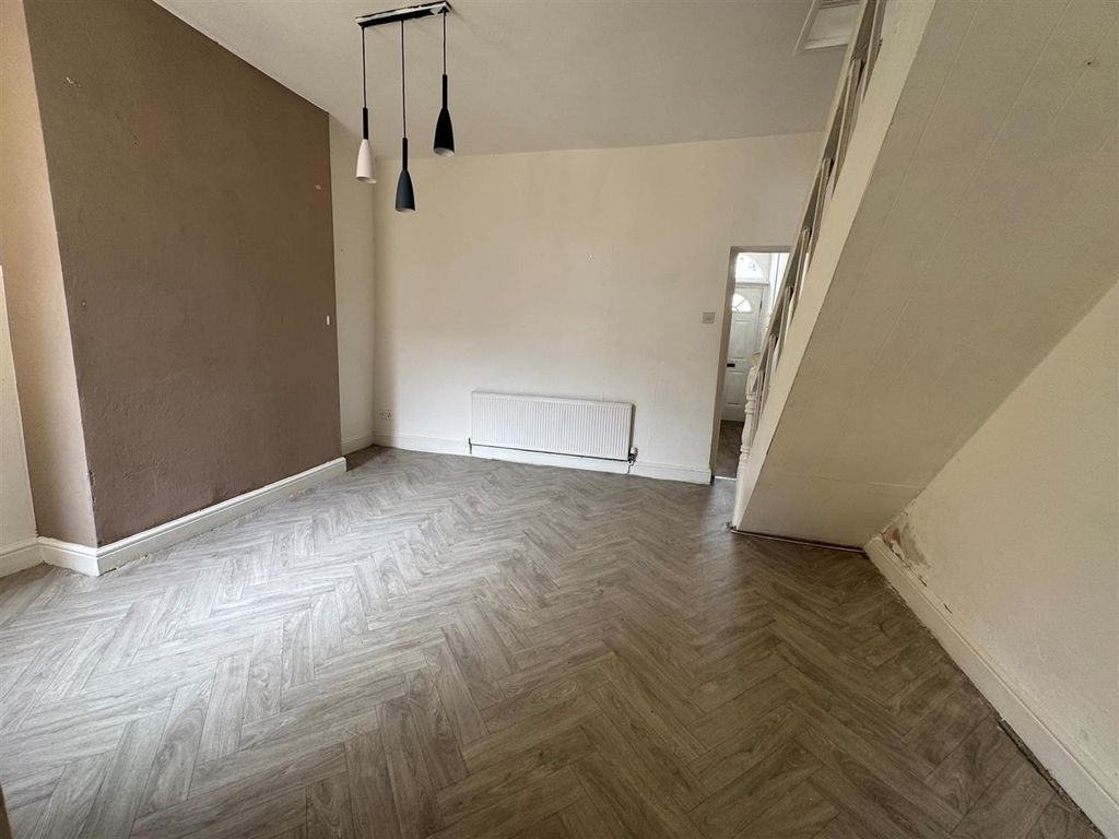 Property photo 3 of 11 Dining Room