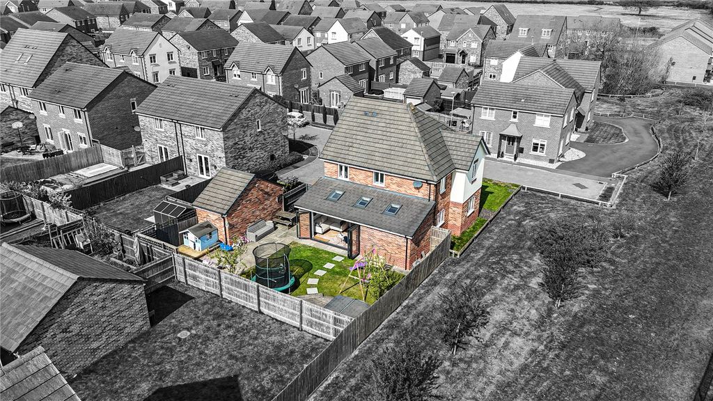 Property photo 2 of 45 Picture No. 03