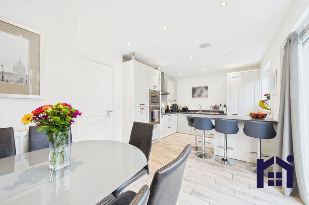 Property photo 2 of 26 Dining Kitchen