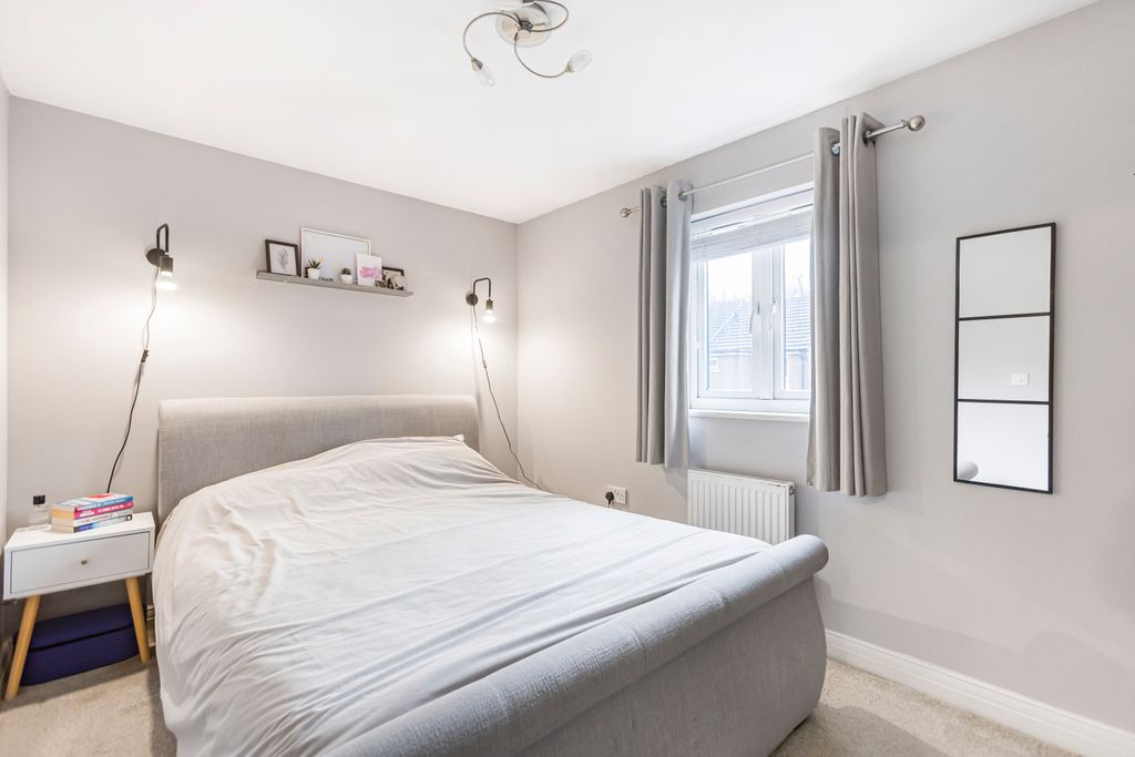 Property photo 2 of 9 Bedroom