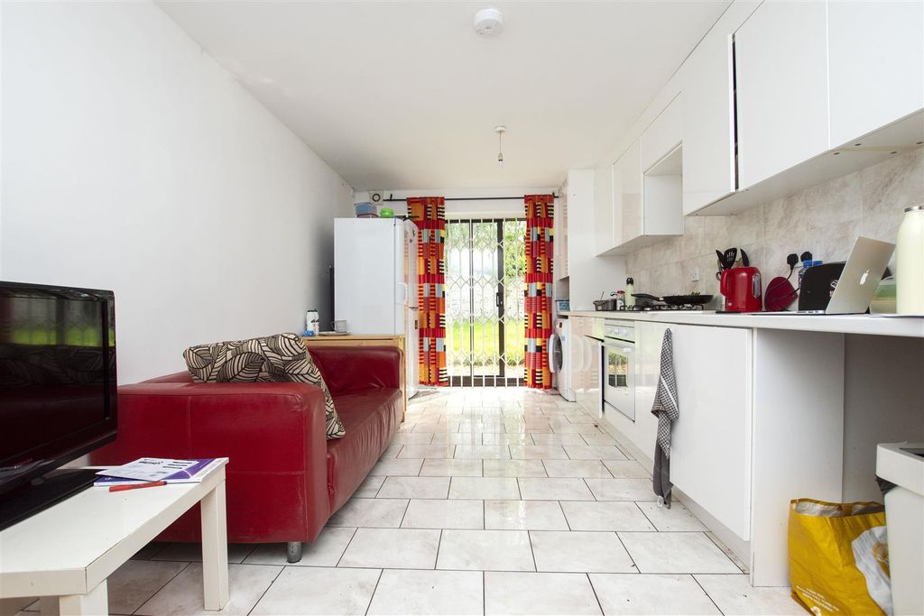 Property photo 3 of 11 Open Plan Kitchen/ L