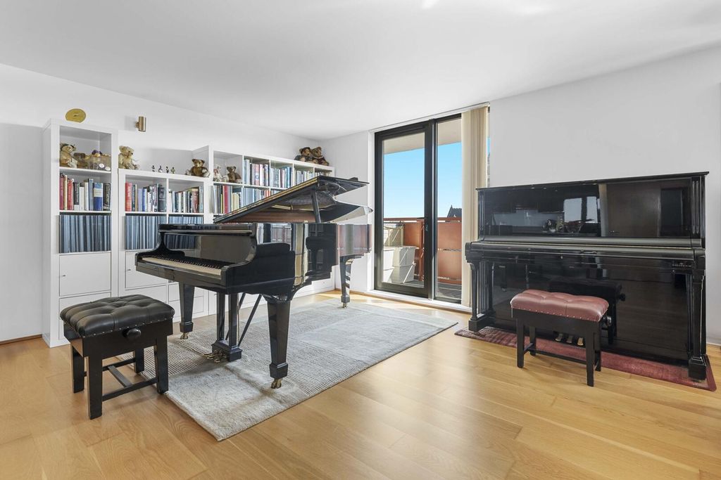 Property photo 3 of 17 Reception