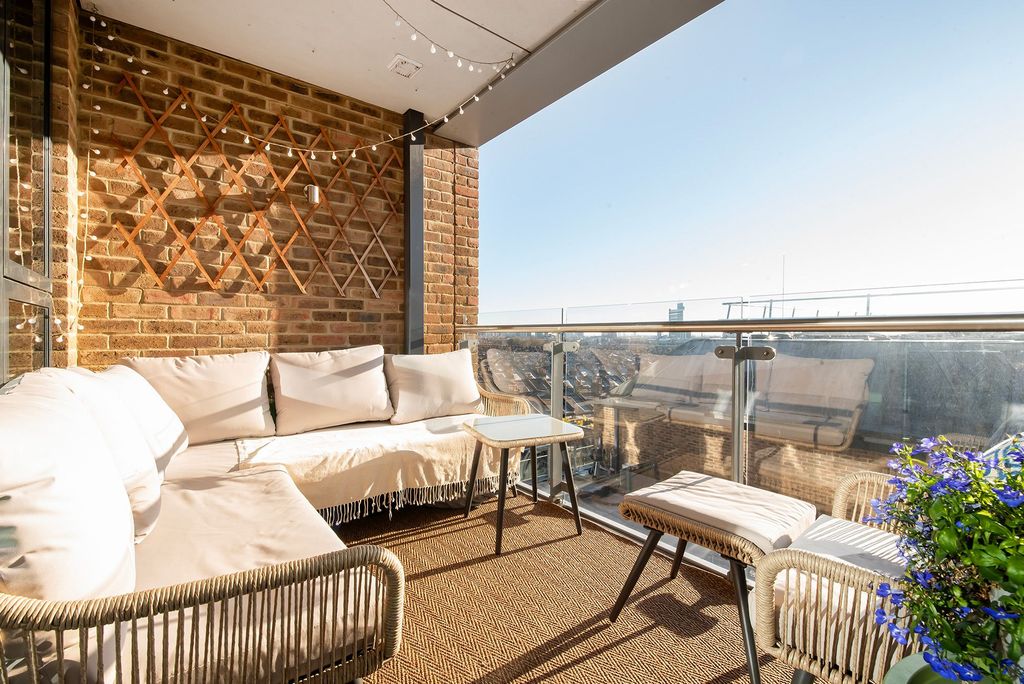 Property photo 3 of 26