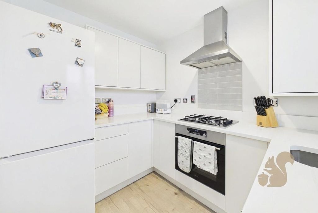 Property photo 2 of 12 Kitchen