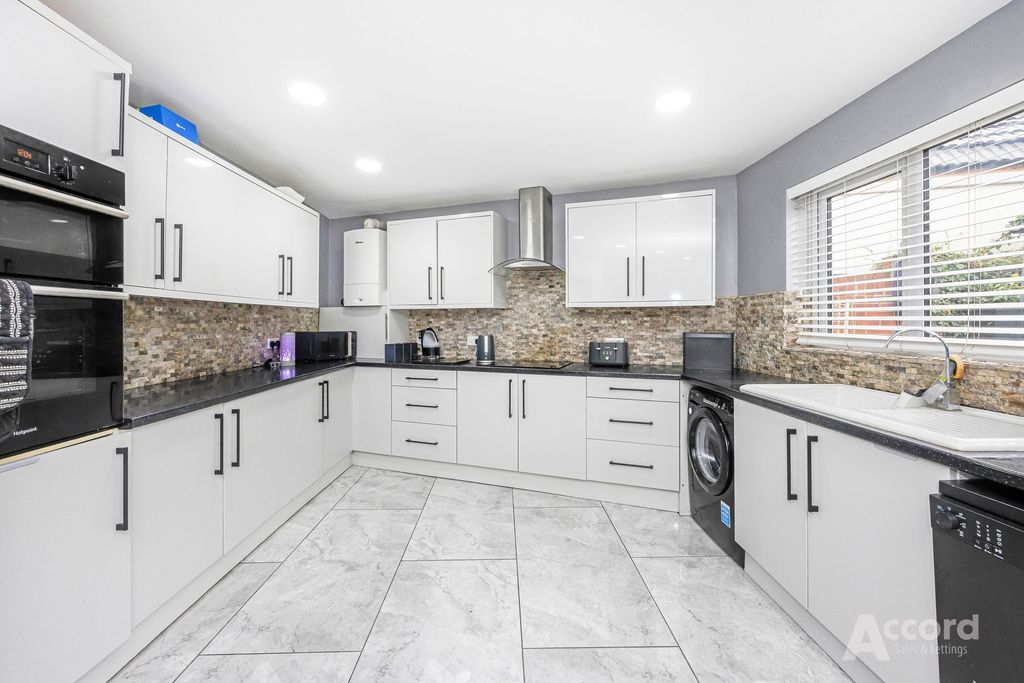 Property photo 3 of 23