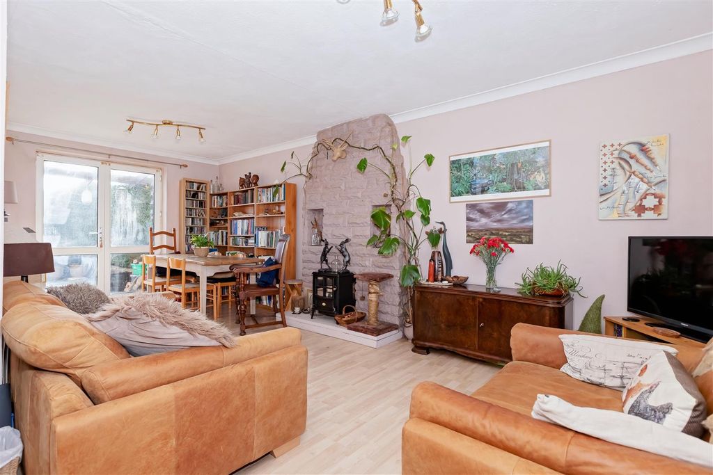Property photo 2 of 14 The Strand.Jpg