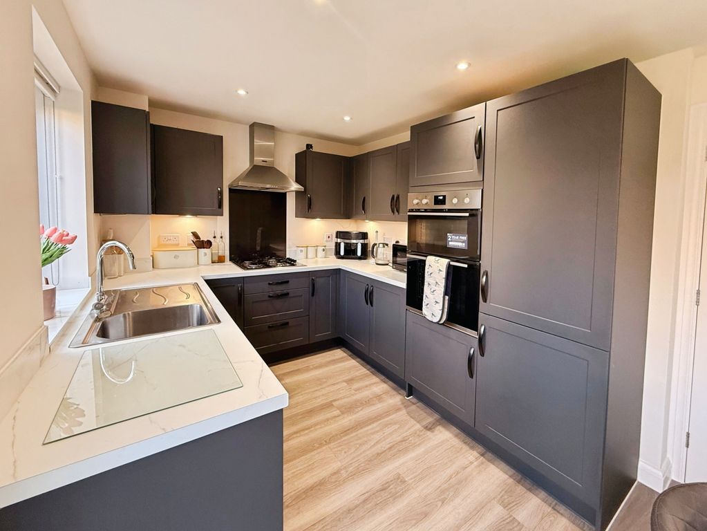 Property photo 3 of 12 Kitchen