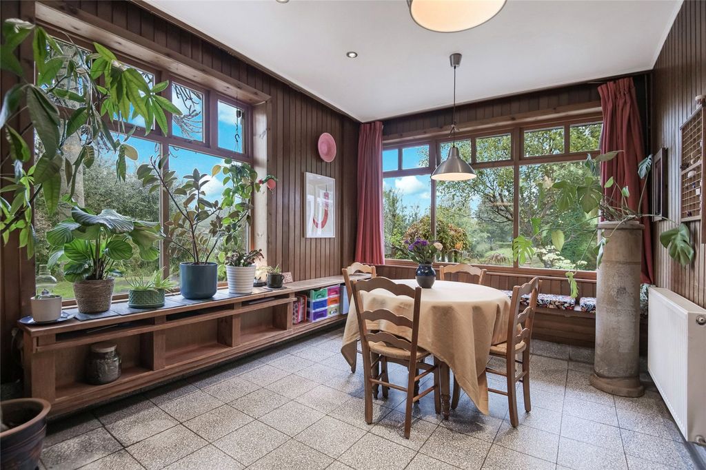 Property photo 3 of 31 Dining Room