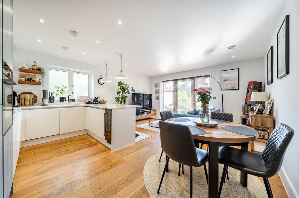 Property photo 3 of 17 Photo 4